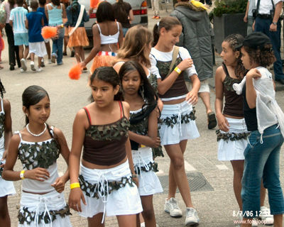 Foto 128 uit carnaval 2006 b.w