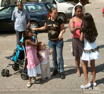 Foto 147 uit carnaval 2006 b.w