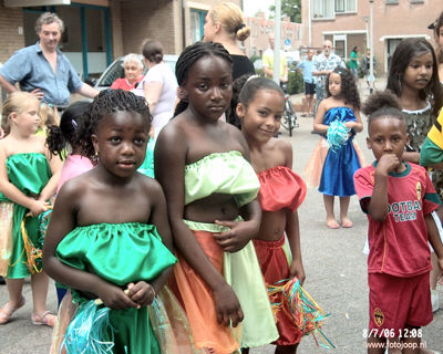 Foto 116 uit carnaval 2006 b.w