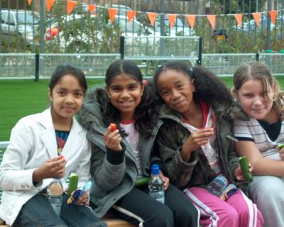 Foto 60 uit schoolsportplein07b.w