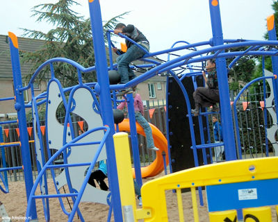 Foto 12 uit schoolsportplein07b.w