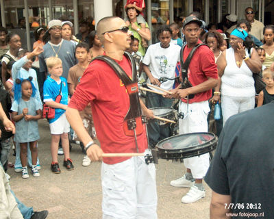 Foto 94 uit carnaval 2006 b.w