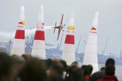 Foto 104 uit red bull air race r.dam