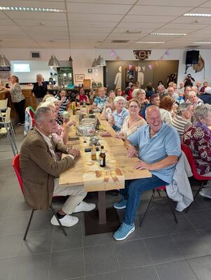 Foto 13 uit Optreden van Johnnie Valentino en Prissilla Ophof bij Usv Vosbergenpad 30 beverwaard en Ton van Galen 80 Jaar 11-10-2026 