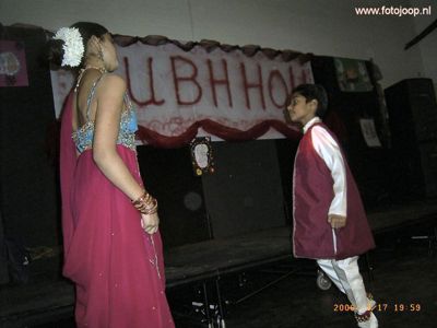 Foto 17 uit holi feest 2006 b.w