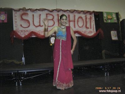 Foto 69 uit holi feest 2006 b.w