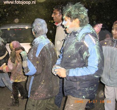 Foto 104 uit holi feest 2006 b.w