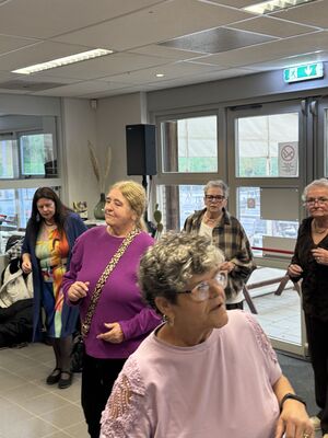 Foto 44 uit optreden van ANGEL EN BINGO BIJ  USV Vosbergenpad 30  Beverwaard 24-10-26 