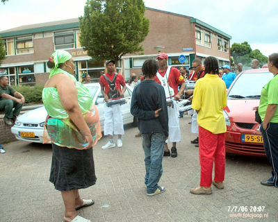 Foto 72 uit carnaval 2006 b.w