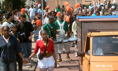 Foto 132 uit carnaval 2006 b.w