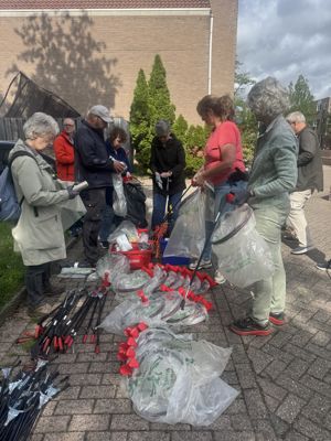 Foto 21 uit X-  Opruimactie Vrijwilligers Beverwaard 13-6-26