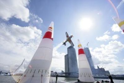 Foto 158 uit red bull air race r.dam