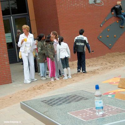 schoolsportplein07b.w