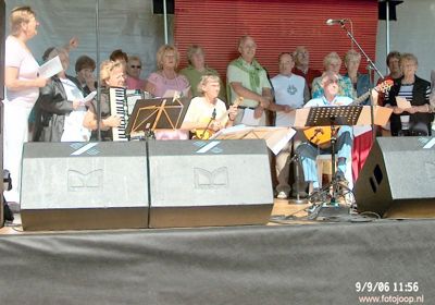 Foto 24 uit wijkparkfeest 2006