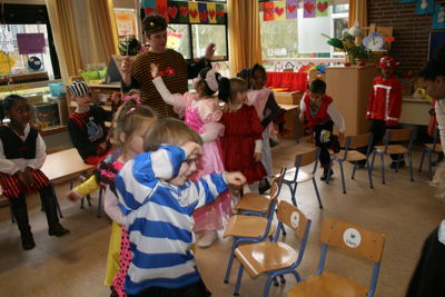 Foto 80 uit RKregenboogcarnaval