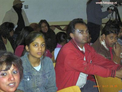 Foto 95 uit holi feest 2006 b.w