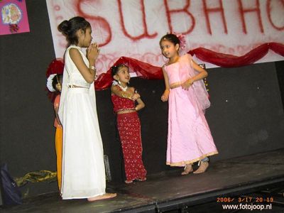 Foto 68 uit holi feest 2006 b.w