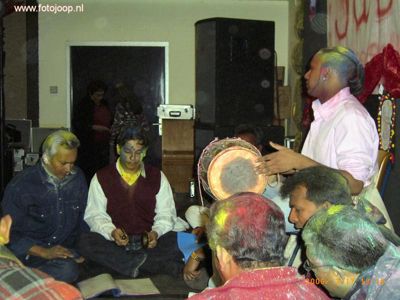 Foto 129 uit holi feest 2006 b.w