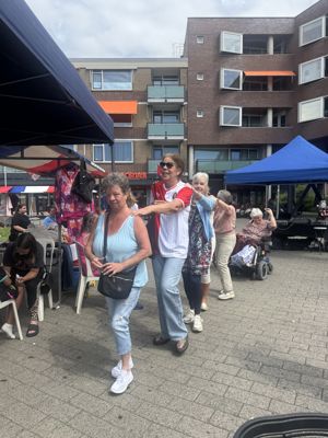 Foto 33 uit X-Wijkfeest en Braderie Prinsenplein ijsselmonde geplaatst 4-7-2026 