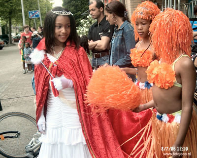 Foto 121 uit carnaval 2006 b.w