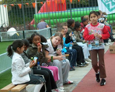 Foto 58 uit schoolsportplein07b.w