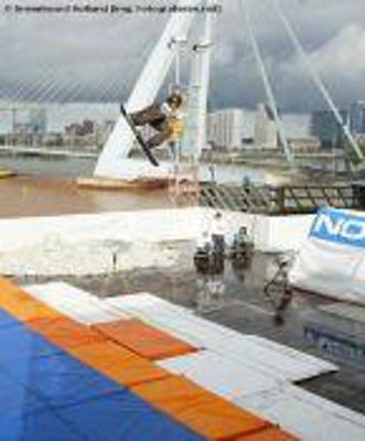 Foto 77 uit big air snowboarden