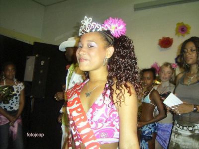 Foto 65 uit miss verkiezing 2005