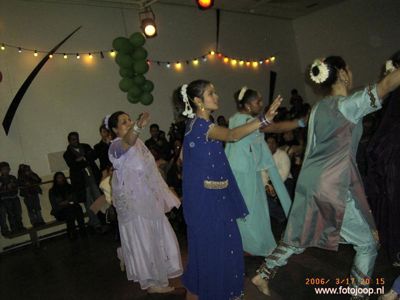 Foto 12 uit holi feest 2006 b.w
