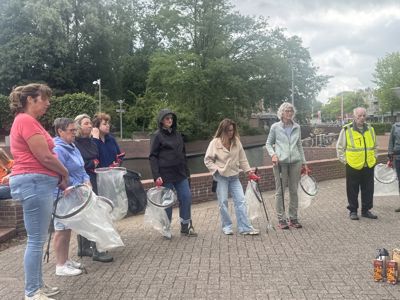 Foto 13 uit X-  Opruimactie Vrijwilligers Beverwaard 13-6-26