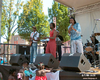 Foto 242 uit carnaval 2006 b.w