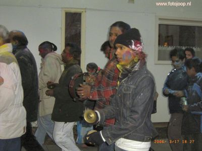 Foto 125 uit holi feest 2006 b.w