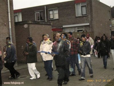 Foto 49 uit holi feest 2006 b.w