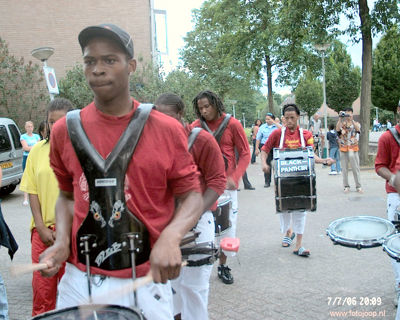 Foto 82 uit carnaval 2006 b.w