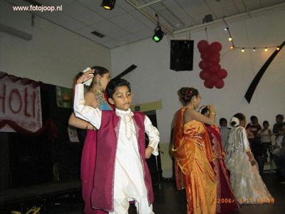 Foto 4 uit holi feest 2006 b.w