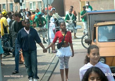 Foto 33 uit carnaval 2006 b.w