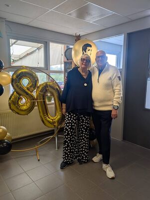 Foto 12 uit Optreden van Johnnie Valentino en Prissilla Ophof bij Usv Vosbergenpad 30 beverwaard en Ton van Galen 80 Jaar 11-10-2026 