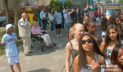 Foto 39 uit carnaval 2006 b.w