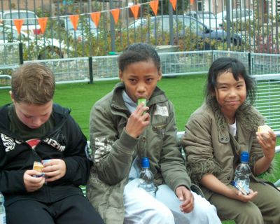 Foto 61 uit schoolsportplein07b.w