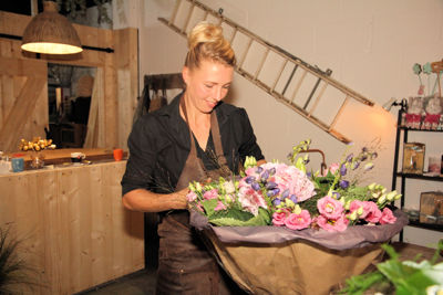 Foto 111 uit De Bloemenboetiek