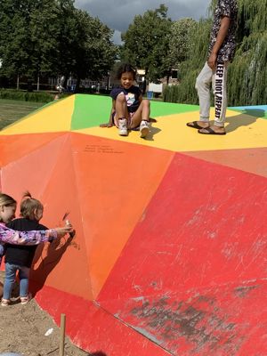 Foto 13 uit De Meeuw Vliegt Uit