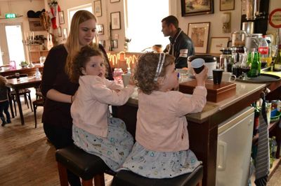 Foto 386 uit I-Believe-Be-Lieve