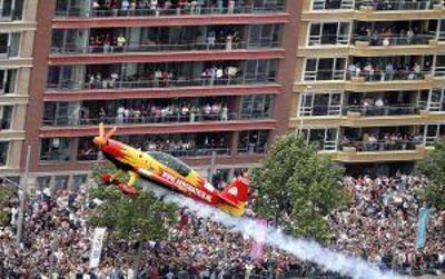 Foto 89 uit red bull air race r.dam