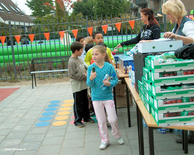 Foto 25 uit schoolsportplein07b.w