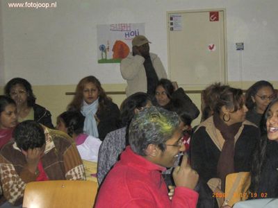 Foto 91 uit holi feest 2006 b.w
