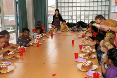 Foto 72 uit PaasBrood Versieren