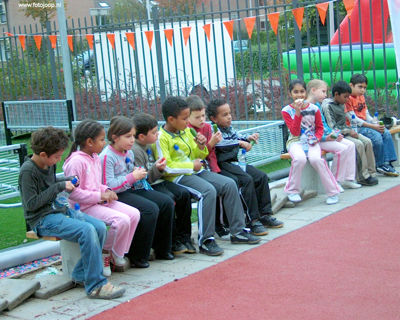 Foto 27 uit schoolsportplein07b.w