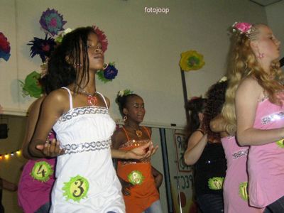 Foto 2 uit miss verkiezing 2005