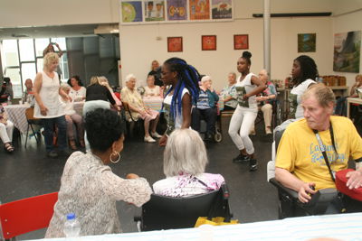 Foto 421 uit Ouderen4Daagse2016