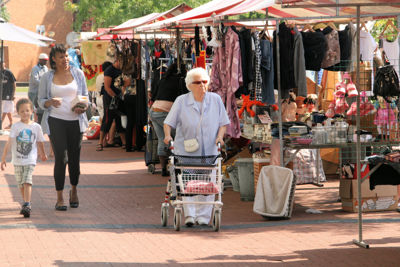 Foto 12 uit Rommelmarkt11-08