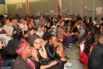 Foto 80 uit RegenboogEindFeest